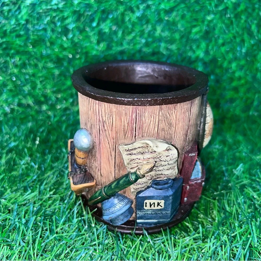 Russ Berrie WORLDLY IMAGES  3D Resin Pen Pencil Holder Cup Desktop ORGANIZER